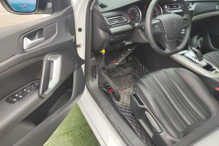 Used Peugeot 408 2019 230THP Automatic Luxury Edition China VI Standard Driver Seat