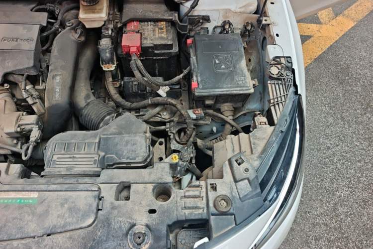Used Peugeot 408 2019 360THP Automatic Luxury Edition China VI Standard Engine Bay Left
