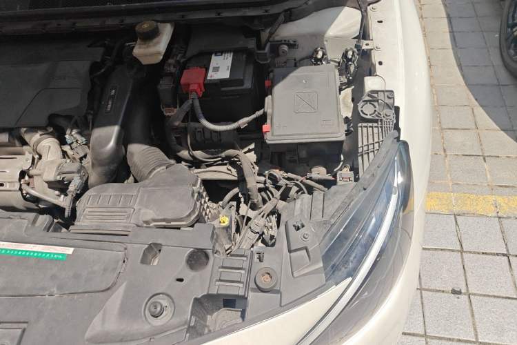 Used Peugeot 408 2019 360THP Automatic Luxury Edition China VI Standard Engine Bay Left