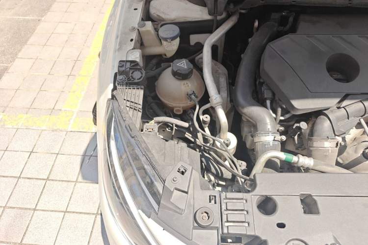 Used Peugeot 408 2019 360THP Automatic Luxury Edition China VI Standard Engine Bay Right
