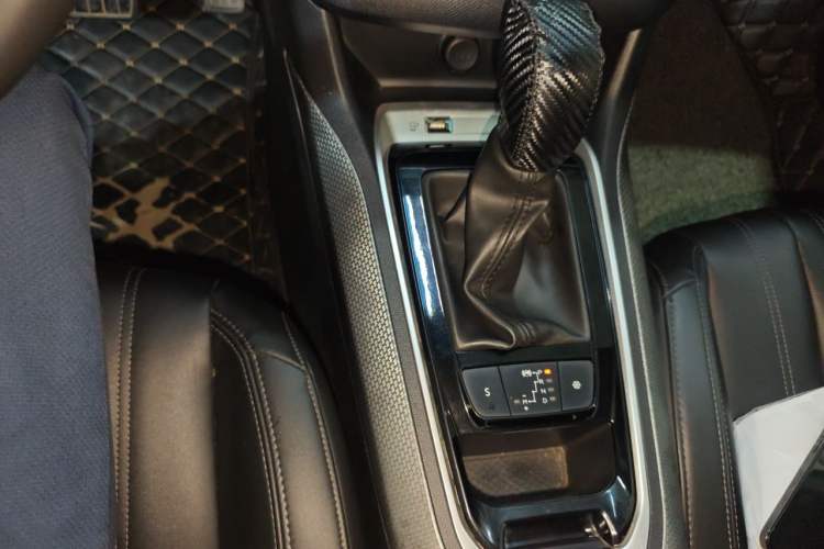 Used Peugeot 408 2019 350THP Automatic Luxury Edition China V Standard Gear Lever