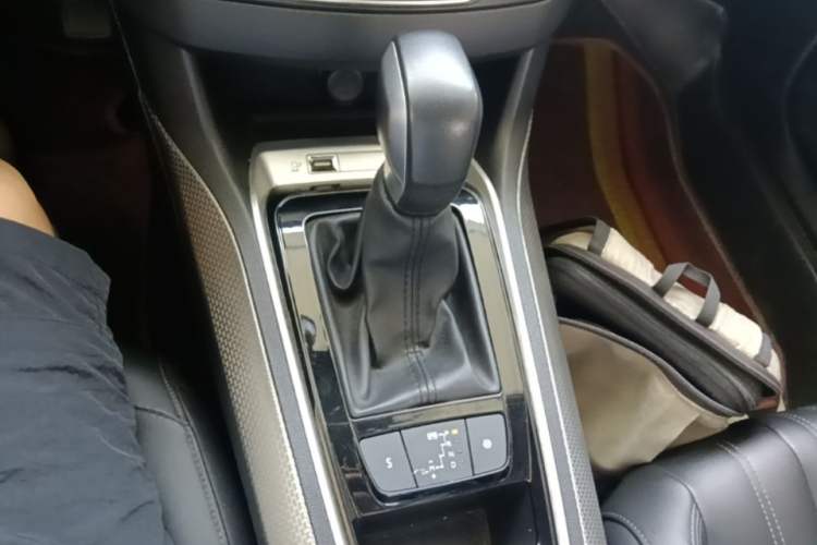 Used Peugeot 408 2019 350THP Automatic Luxury Edition China V Standard Gear Lever