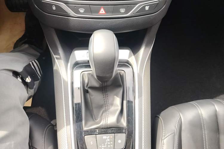 Used Peugeot 408 2019 350THP Automatic Luxury Edition China V Standard Gear Lever