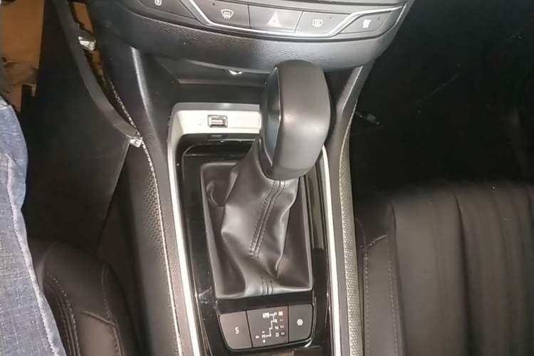 Used Peugeot 408 2019 360THP Automatic Luxury Edition China VI Standard Gear Lever