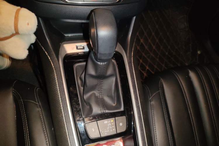 Used Peugeot 408 2019 230THP Automatic Luxury Edition China V Standard Gear Lever
