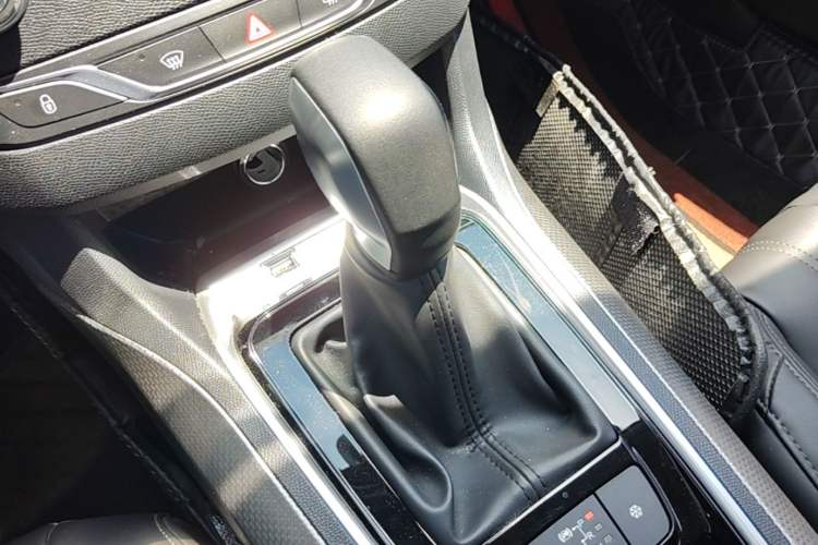Used Peugeot 408 2019 360THP Automatic Luxury Edition China VI Standard Gear Lever