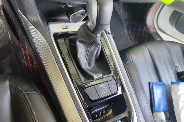 Used Peugeot 408 2019 350THP Automatic Luxury Edition China V Standard Gear Lever