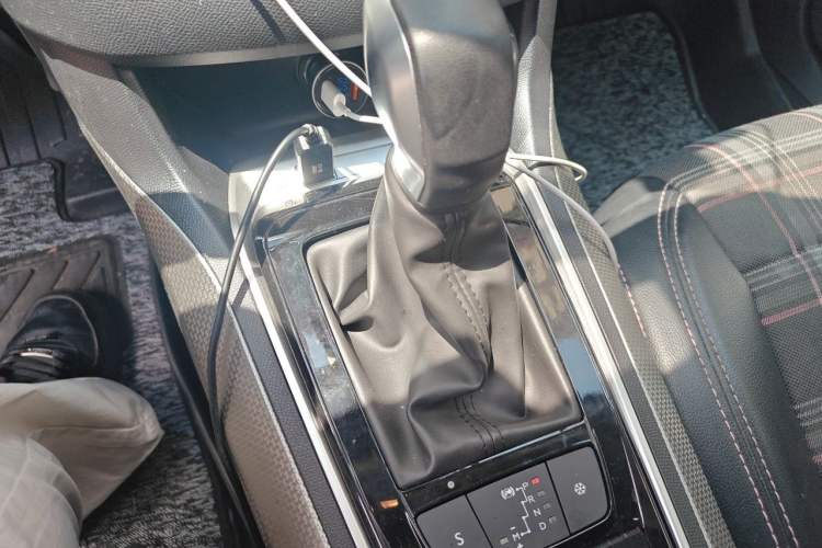Used Peugeot 408 2019 360THP Automatic Luxury Edition China VI Standard Gear Lever