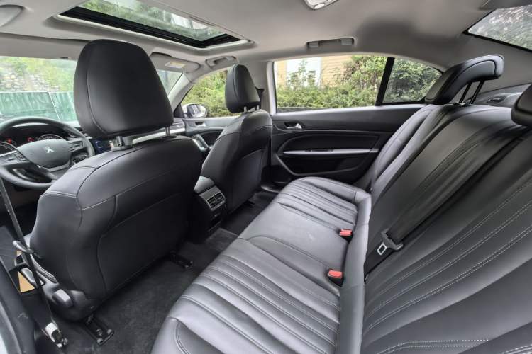 Used Peugeot 408 2019 360THP Automatic Luxury Edition China VI Standard Interior 2