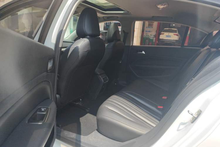 Used Peugeot 408 2019 360THP Automatic Luxury Edition China VI Standard Interior 2