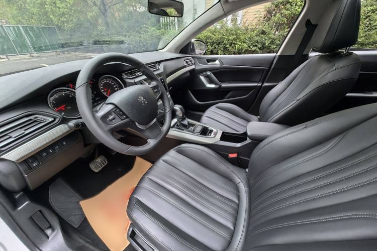 Used Peugeot 408 2019 360THP Automatic Luxury Edition China VI Standard Interior 3