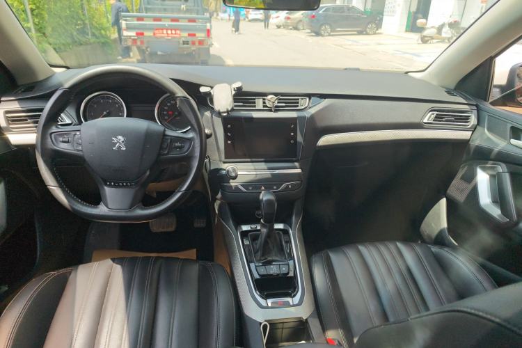 Used Peugeot 408 2019 360THP Automatic Luxury Edition China VI Standard Interior 3