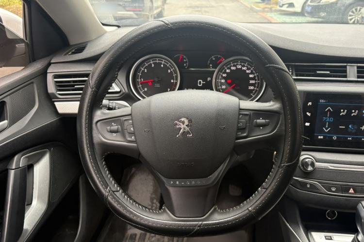 Used Peugeot 408 2019 360THP Automatic Luxury Edition China VI Standard Interior 4