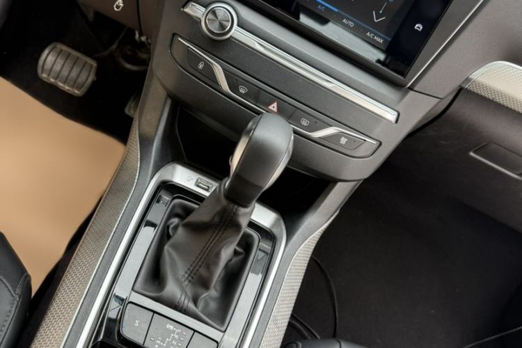 Used Peugeot 408 2019 360THP Automatic Luxury Edition China VI Standard Interior 7