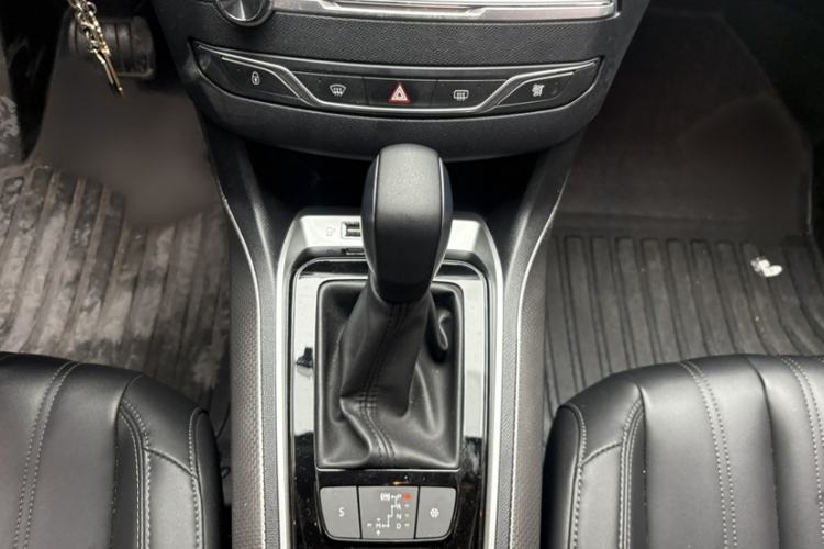 Used Peugeot 408 2019 360THP Automatic Luxury Edition China VI Standard Interior 9