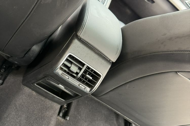 Used Peugeot 408 2019 360THP Automatic Luxury Edition China VI Standard Interior 9