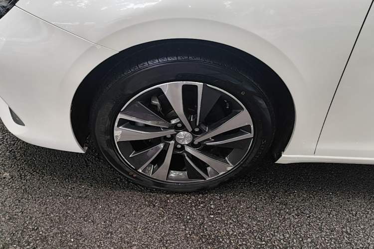 Used Peugeot 408 2019 360THP Automatic Luxury Edition China VI Standard Left Front Wheel Hub