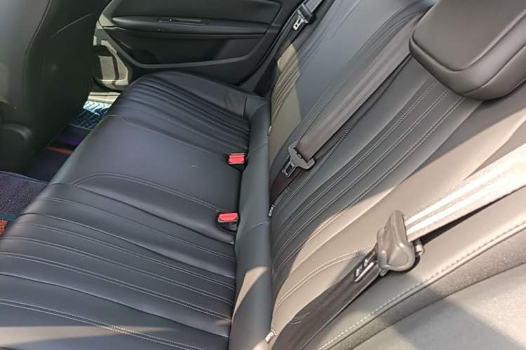 Used Peugeot 408 2019 350THP Automatic Luxury Edition China V Standard Left Rear Seat
