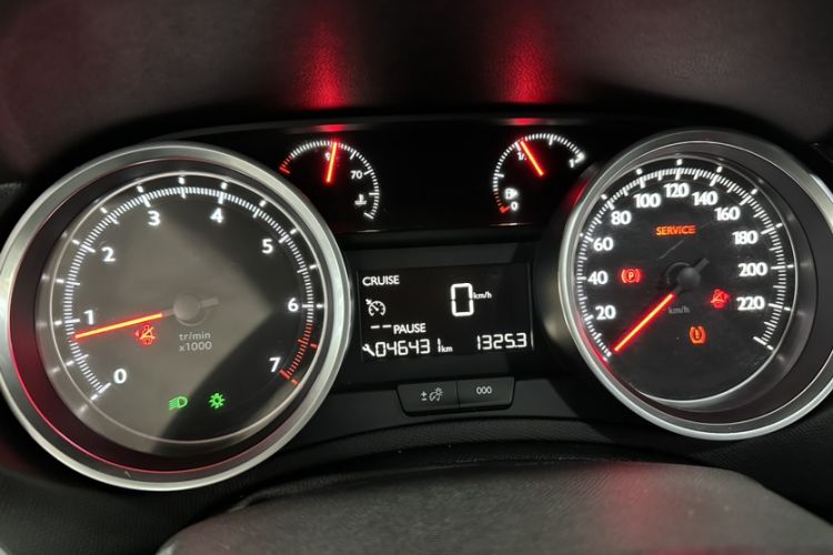 Used Peugeot 408 2019 230THP Manual Leading Edition China V Standard Odometer Close Up