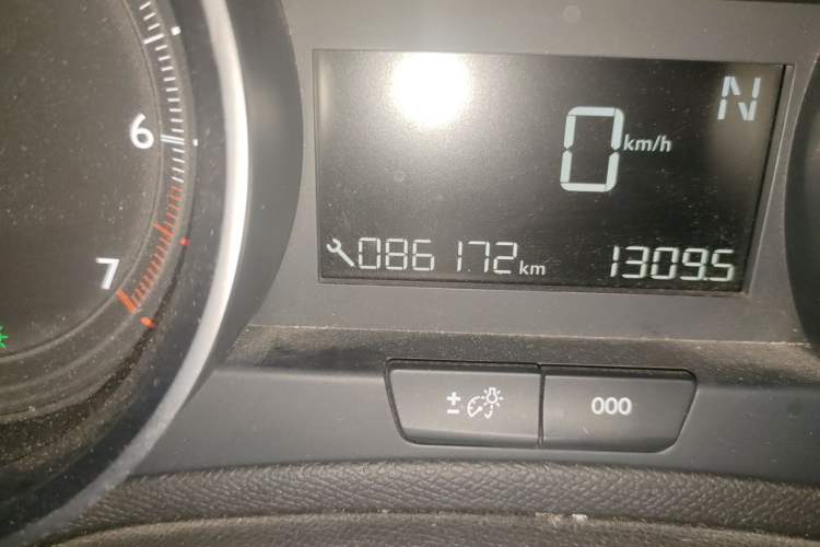 Used Peugeot 408 2019 360THP Automatic Luxury Edition China VI Standard Odometer Close Up