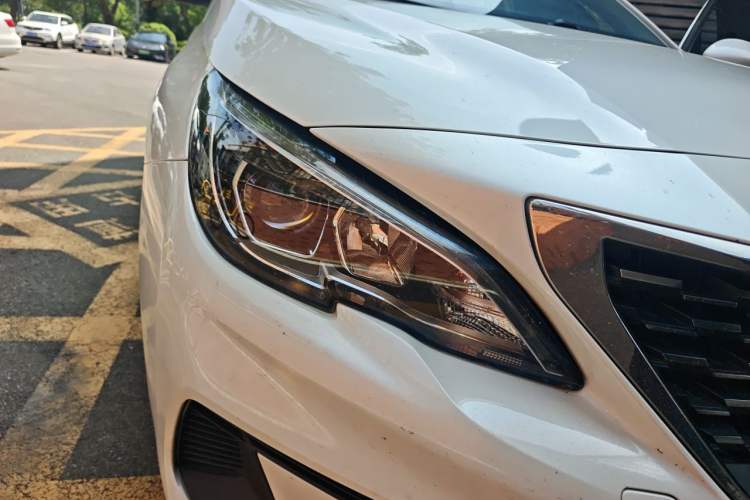 Used Peugeot 408 2019 360THP Automatic Luxury Edition China VI Standard Right Front Headlight