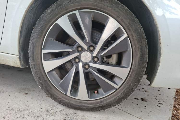 Used Peugeot 408 2019 350THP Automatic Luxury Edition China V Standard Right Front Wheel Hub