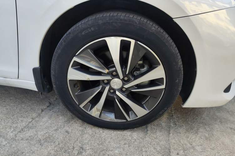 Used Peugeot 408 2019 350THP Automatic Luxury Edition China V Standard Right Front Wheel Hub