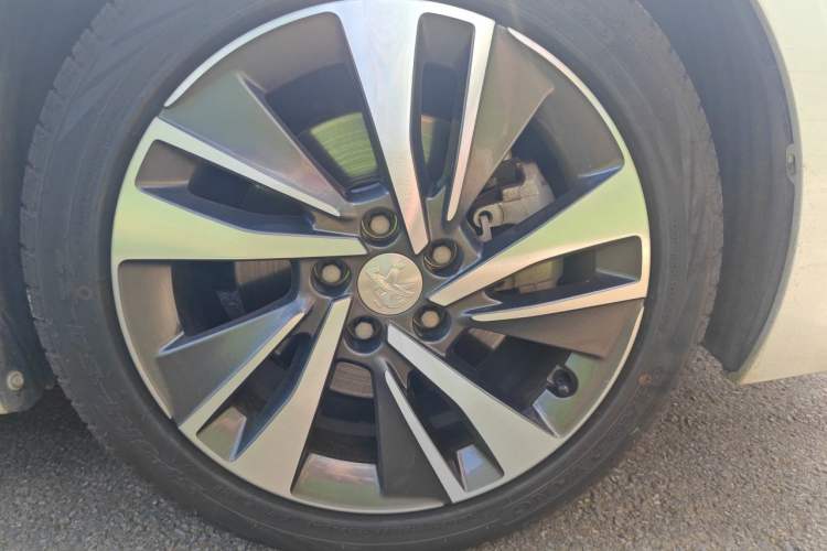 Used Peugeot 408 2019 360THP Automatic Luxury Edition China VI Standard Right Front Wheel Hub