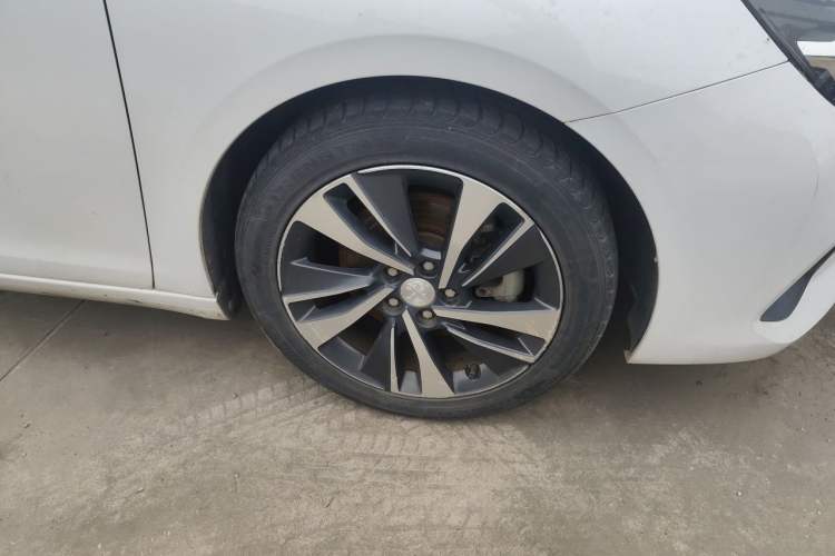 Used Peugeot 408 2019 360THP Automatic Luxury Edition China VI Standard Right Front Wheel Hub