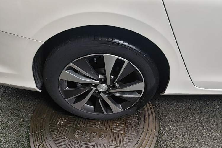 Used Peugeot 408 2019 360THP Automatic Luxury Edition China VI Standard Right Rear Wheel Hub