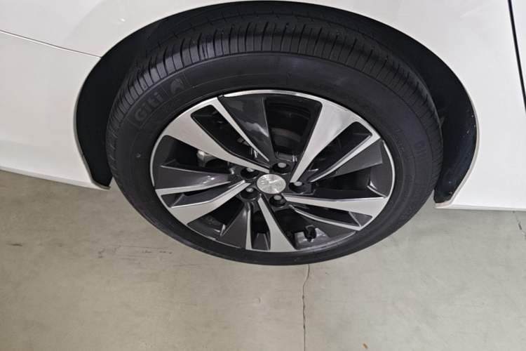 Used Peugeot 408 2019 360THP Automatic Prestige Edition China VI Standard Right Rear Wheel Hub