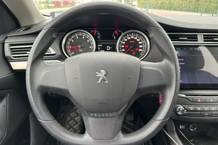 Used Peugeot 408 2019 230THP Manual Leading Edition China V Standard Steering Wheel