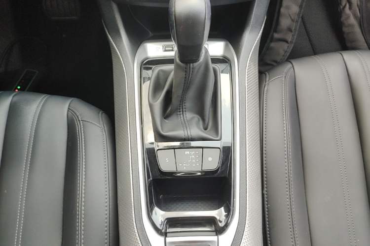 Used Peugeot 408 2020 360THP 10th Anniversary Premium Edition Gear Lever