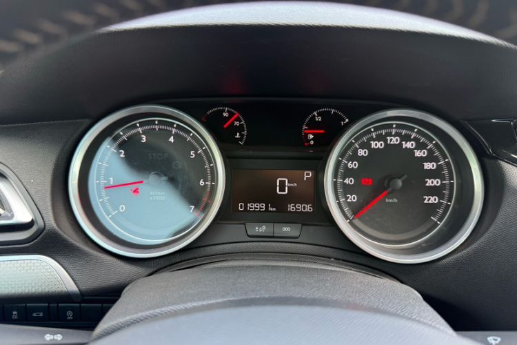 Used Peugeot 408 2020 360THP 10th Anniversary Premium Edition Odometer Close Up