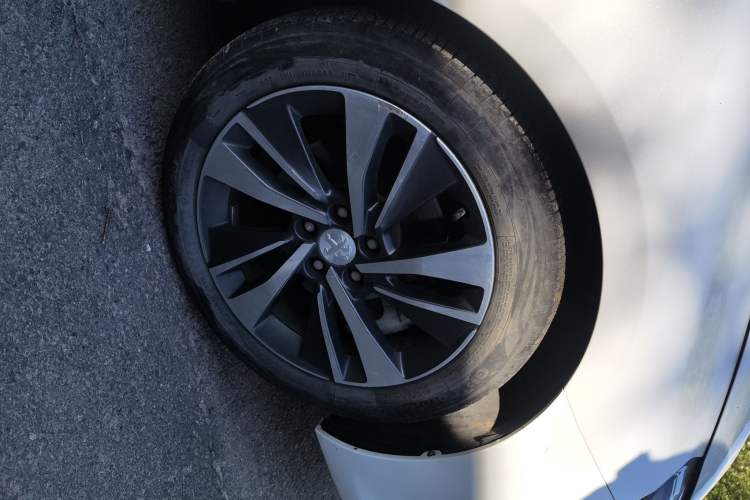 Used Peugeot 408 2020 360THP 10th Anniversary Premium Edition Right Front Wheel Hub