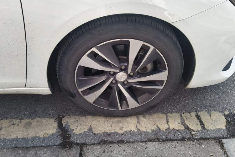 Used Peugeot 408 2020 360THP 10th Anniversary Premium Edition Right Front Wheel Hub