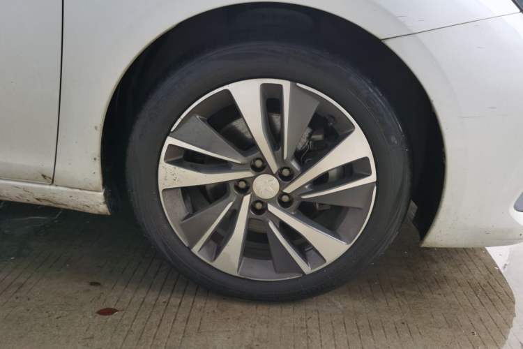 Used Peugeot 408 2020 360THP 10th Anniversary Premium Edition Right Front Wheel Hub