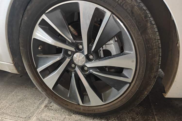 Used Peugeot 408 2020 360THP 10th Anniversary Premium Edition Right Front Wheel Hub