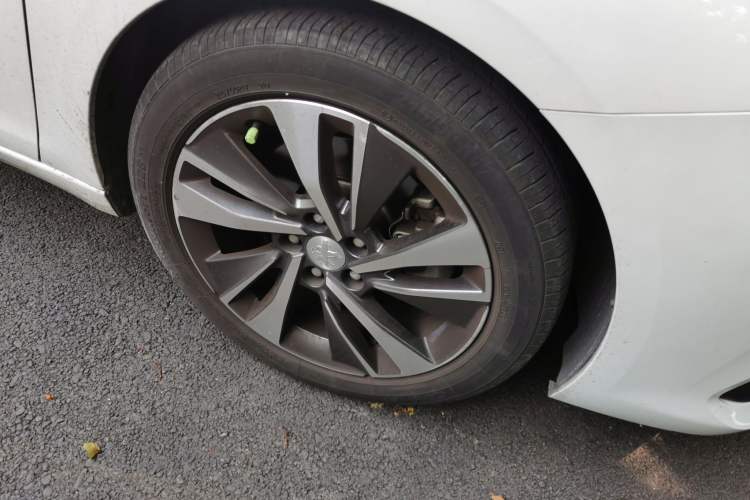 Used Peugeot 408 2020 360THP 10th Anniversary Premium Edition Right Front Wheel Hub