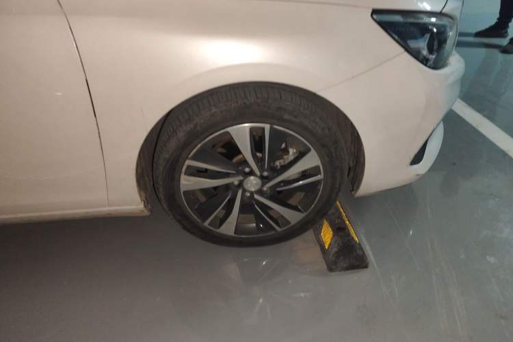 Used Peugeot 408 2020 360THP 10th Anniversary Premium Edition Right Front Wheel Hub