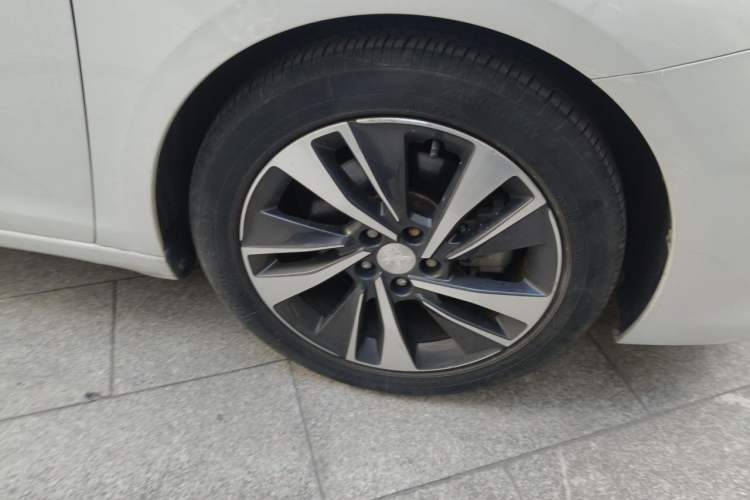 Used Peugeot 408 2020 360THP 10th Anniversary Premium Edition Right Front Wheel Hub