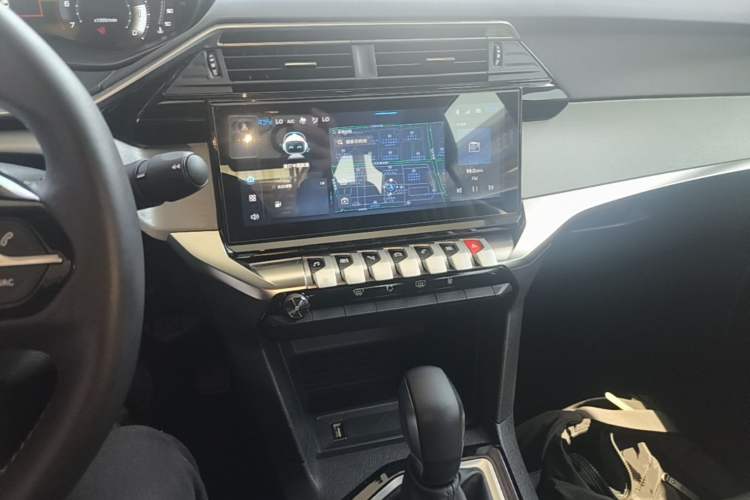 Used Peugeot 408 2022 1.6T Light-Chasing Edition Audio And AC Panel