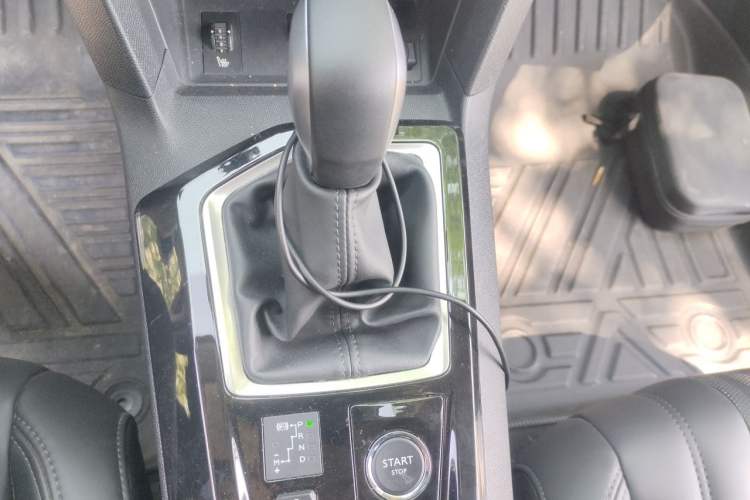 Used Peugeot 408 2022 1.6T Dream Edition Gear Lever
