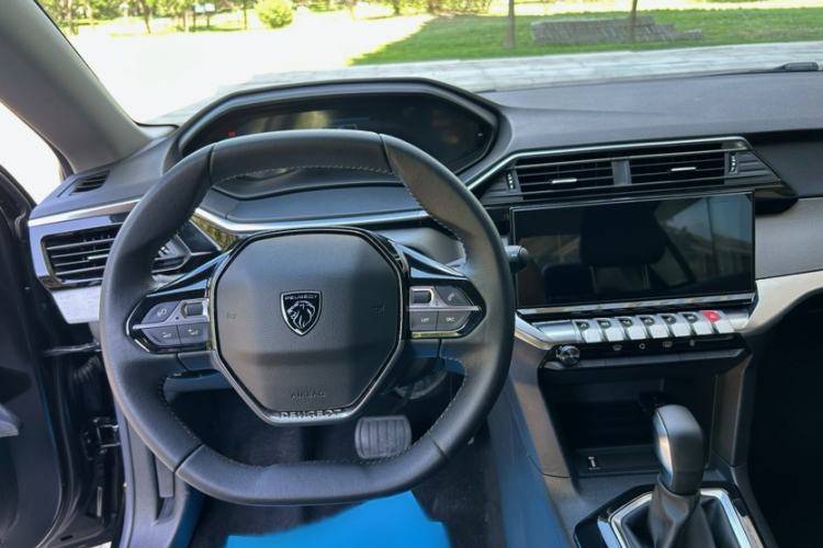 Used Peugeot 408 2022 1.6T Light-Chasing Edition Interior 2