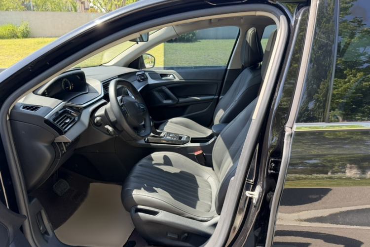 Used Peugeot 408 2022 1.6T Light-Chasing Edition Interior 2