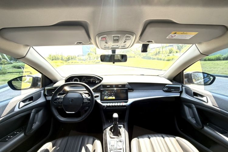 Used Peugeot 408 2022 1.6T Light-Chasing Edition Interior 4