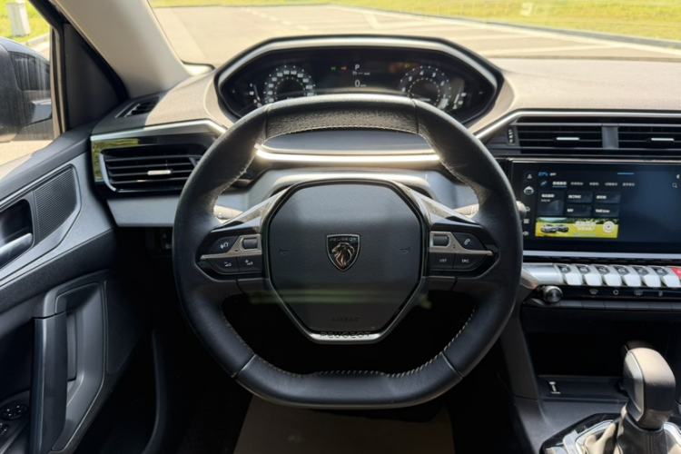 Used Peugeot 408 2022 1.6T Light-Chasing Edition Interior 6