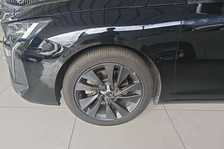 Used Peugeot 408 2022 1.6T Ambition Edition Left Front Wheel Hub