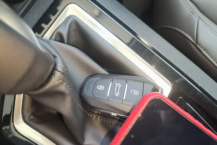 Used Peugeot 408 2022 1.6T Light-Chasing Edition Vehicle Key
