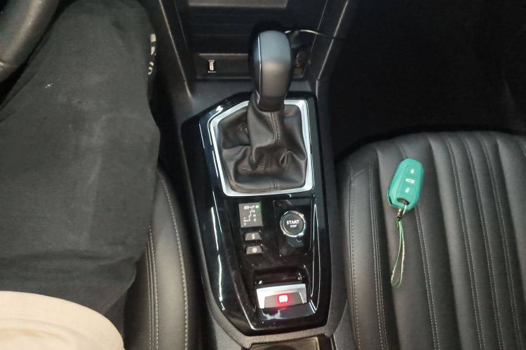 Used Peugeot 408 2022 1.6T Light-Chasing Edition Gear Lever